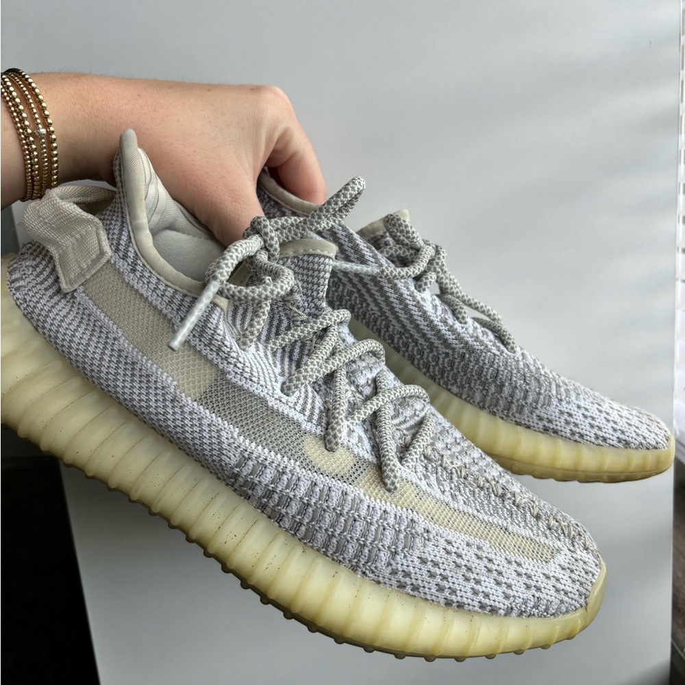 YEEZY 350 BOOSTS - men’s us 6 women’s us 7.5